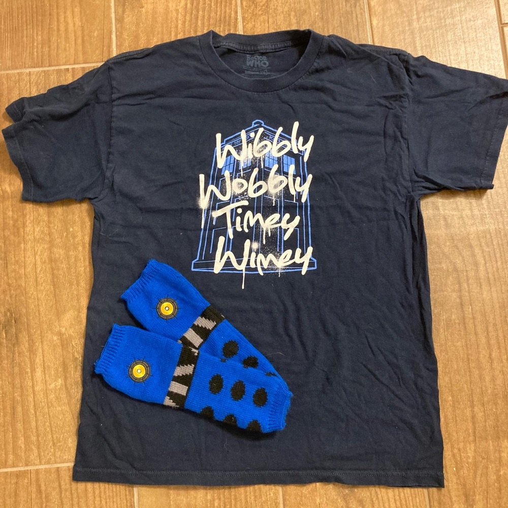 Dr Who T and gloves